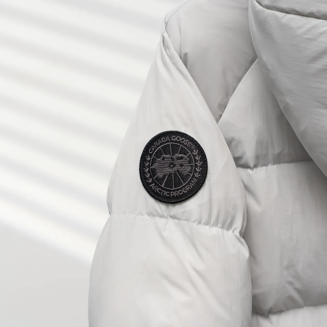 Top P880 CANADA GOOSE丨Canada Goose Ouyang Nana Generation Hooded Down Jacket Color: Gray White Size: S-XXL